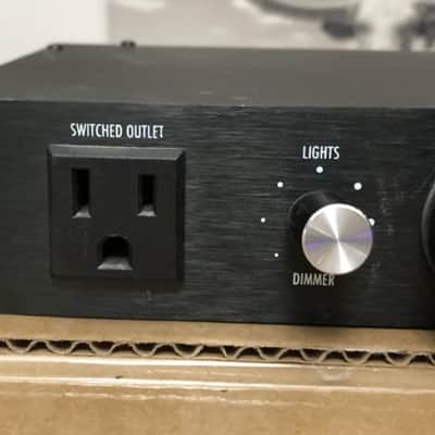 Furman M-8Dx Power Conditioner Digital Voltage Meter 15A Rack Mount - Powers On image 3