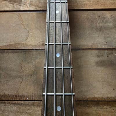 Squier Classic Vibe 60's Jazz Bass - Tahitian Coral image 8