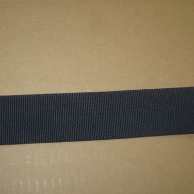 very lightly used Lock-It LIS-001-P2-BLK POLY PRO SERIES Black 2" guitar strap (2" wide, black polypropylene material, patented and brilliant Lock-It strap locking system, leather ends) straps, extend to an extra long 62" in max length image 18