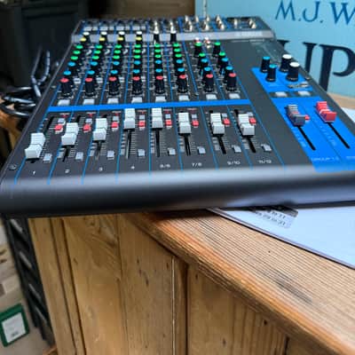 Yamaha MG12 12 Channel Analog Mixer 2014 - Present - Black image 4