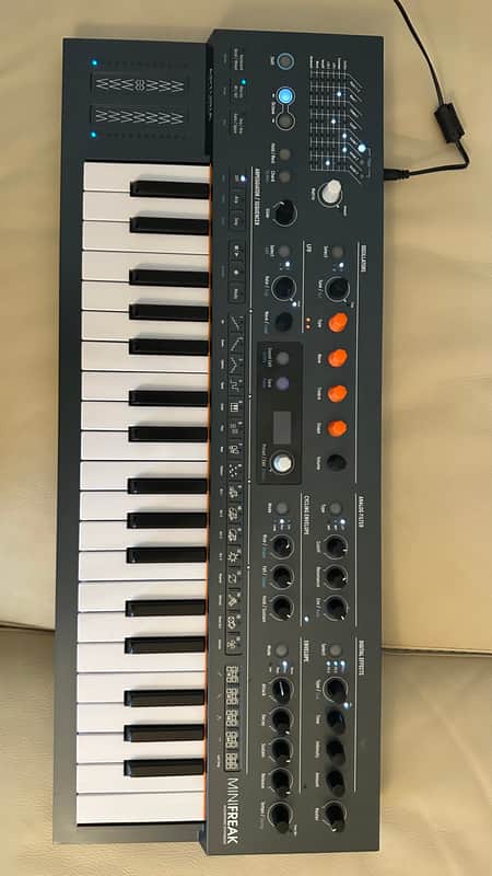 Arturia MiniFreak 37-Key 6-Voice Polyphonic Hybrid Synthesizer 2022 - Present - Black
