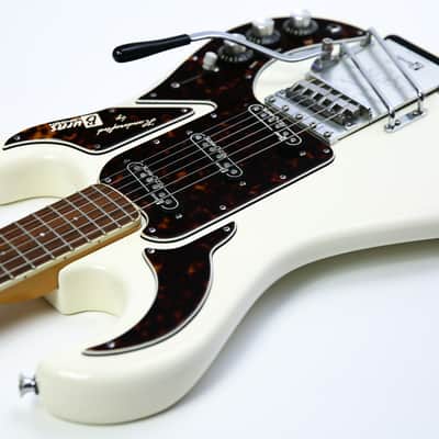 2004 Burns Hank Marvin 40th Anniversary Limited Edition No.1117/2004 & Case & Candy image 9