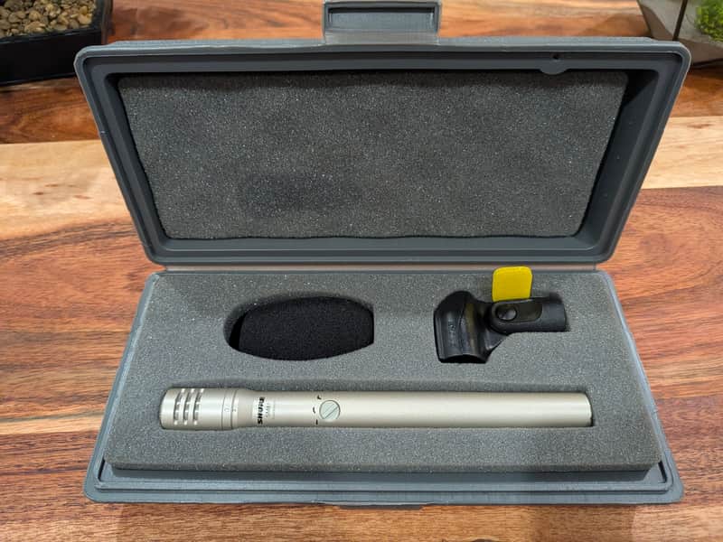 Shure SM81 Small Diaphragm Cardioid Condenser Microphone 1984 - Present - Silver