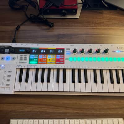 Arturia KeyStep Pro 37-Key MIDI Keyboard