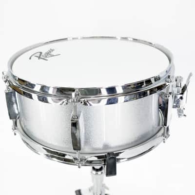 Rogue Junior Kicker 12'' x 5'' Snare Drum - Metallic Silver - Includes Stand image 4
