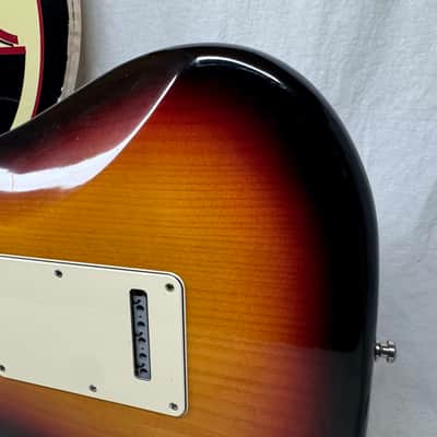 Fender American Stratocaster Guitar with Case 2000 - 3-Color Sunburst / Rosewood fingerboard image 11