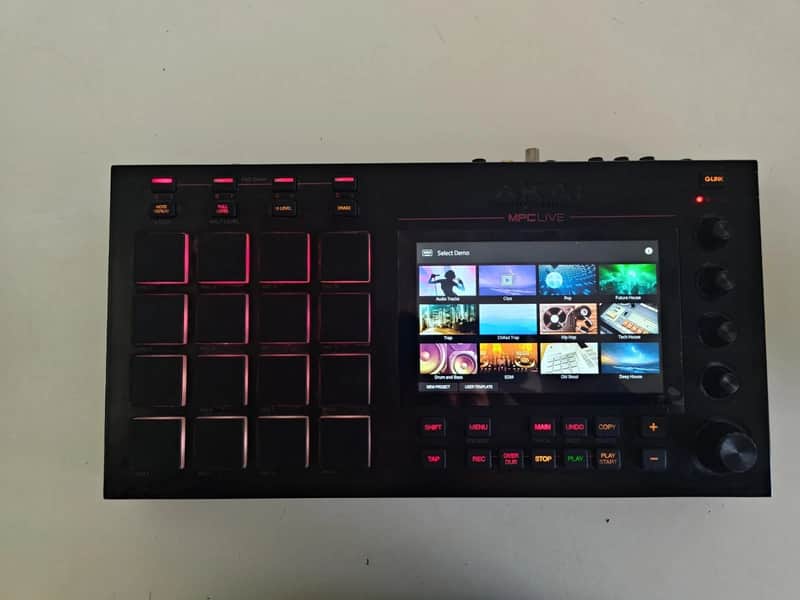 Akai MPC Live Standalone Sampler / Sequencer 2017 - 2020 - Black image 1