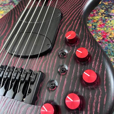 Maruszczyk Frog 6a Fretless custom - Black red veins image 5