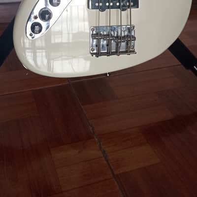 Sire Marcus Miller V7 Vintage Alder 4-String Bass Antique White - Left Handed, Lefty! image 4