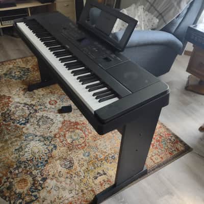 Yamaha DGX-660 Arranger Piano with Stand 2016 - Present - Black