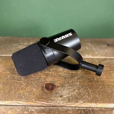 Shure MV7X Cardioid Dynamic Podcast Microphone 2020 - Present - Black image 2
