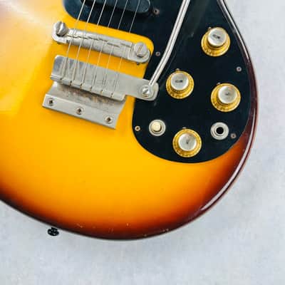 Gibson Melody Maker Double Cutaway 2-Pickup with Vibrola 1964 - Sunburst image 5