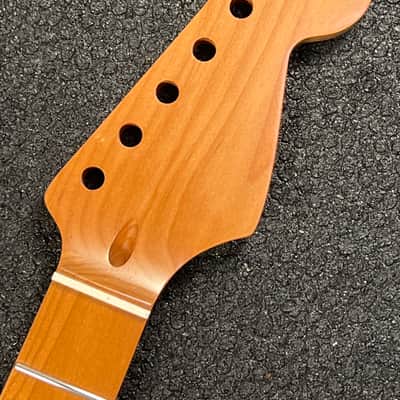 Guitar neck, Roasted maple , bone nut, 9.5 radiu , fits Strat Nitro Finish Rounded fret ends image 1