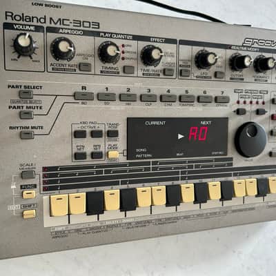 Roland MC-303 Groovebox 1990 - 1998 | Reverb UK