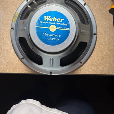 Weber Signature Series image 1
