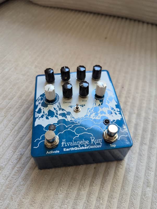 EarthQuaker Devices Avalanche Run Stereo Reverb & Delay with Tap Tempo V2