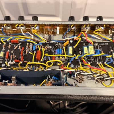 Fender '64 Custom Deluxe Reverb-Amp 2-Channel 20-Watt 1x12" Guitar Combo 2017 - Present - Black image 7