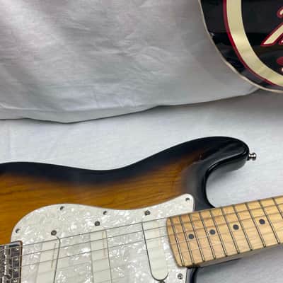 Fender Buddy Guy Stratocaster Guitar with Case 1999 - 2-Color Sunburst / Maple fingerboard image 6