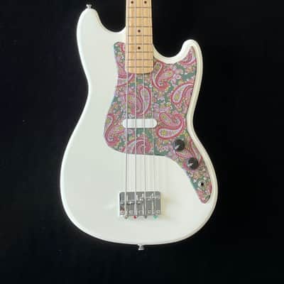 Squier Sonic Bronco Bass 2023 - Arctic White image 1
