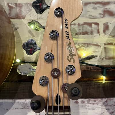 Squier Affinity Series Jazz Bass V 3-color Sunburst with Laurel Fingerboard image 4
