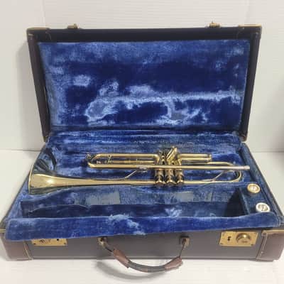 Martin IMPERIAL , TRUMPET W double Reverse LP tuning slide , 2 Mouthpieces and Hard case 1952 - Clear Lacquer image 22