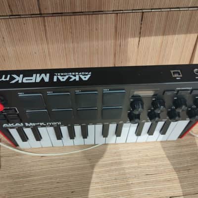 Akai MPK Mini Play Portable 25-Key MIDI Controller 2018 - Present - Black image 2