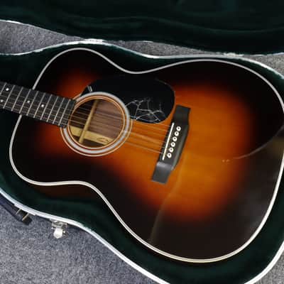 Martin 000-28 Sunburst Mint Condition w/original case image 1