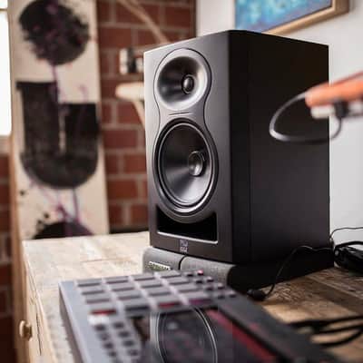 Kali Audio LP-6 V2 Project Lone Pine 6.5" Powered 2-Way Studio Monitor Pair Bundle + Mophead Cables image 9