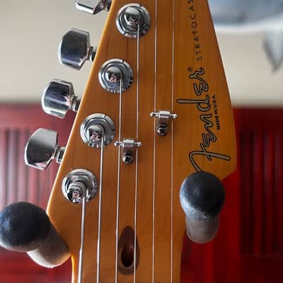 Fender 40th anniversary American Stratocaster 1996 - Candy apple red image 4
