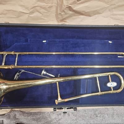 Holton TR602R Brass Trombone, Japan, case & mouthpiece, Very Good Condition image 4