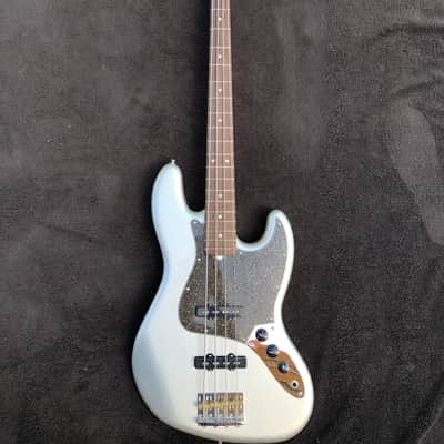 Squier Classic Vibe 60s Jazz Bass Inca Silver - Matching Headstock image 11