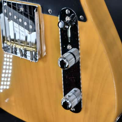 Fender American Vintage II 1951 Telecaster®, Maple Fingerboard, Butterscotch Blonde image 5
