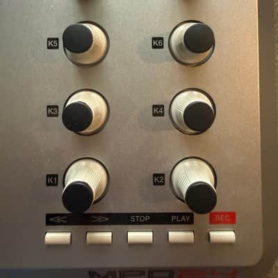 Akai MPD24 MIDI Controller  2010s - Silver image 6