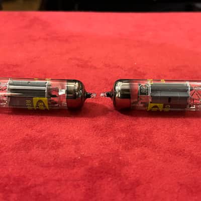 Raytheon 6BM8/ECL82 Vintage Matching Pair of Amplifier Vacuum Tubes w/ original box image 5