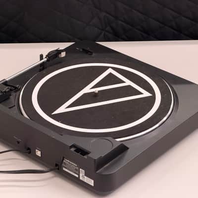 Audio-Technica AT-LP60USB Black Fully Automatic Belt Driven Turntable with USB 2010s - Black image 8
