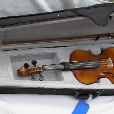 Skylark Model MV008 1/2 Size Violin image 1