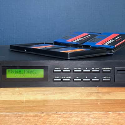 Roland S-330 Digital Sampler - Black w/ System, Utility Disks