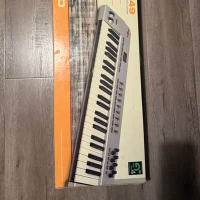 M-Audio Oxygen 49 MKI MIDI Keyboard Controller 2006 - 2009 - Silver image 4