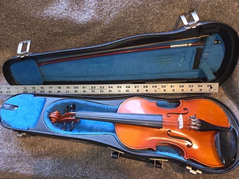 Suzuki No. 220 1/4 Violin, Japan 1986, with Bow & Case. Very Good Condition image 1