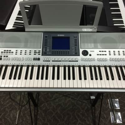 Yamaha PSR-s700 Professional Arranger Workstation image 2