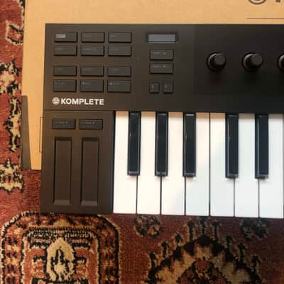 Native Instruments Komplete Kontrol M32 2019 - Black image 3