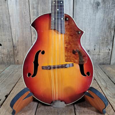 Kay 2 Point Venetian Style Mandolin 1950s with Original Case - Sunburst image 2