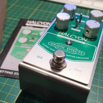 Origin Effects Halcyon Green Overdrive 2022 - Present - Silver / Green image 2