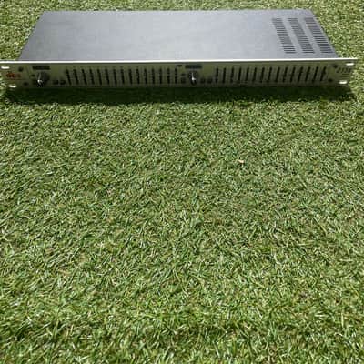 dbx 215s Dual Channel 15-Band EQ image 1