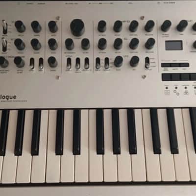 Korg Minilogue 4-Voice Polyphonic Analog Synthesizer 2016 - Present - Silver image 2