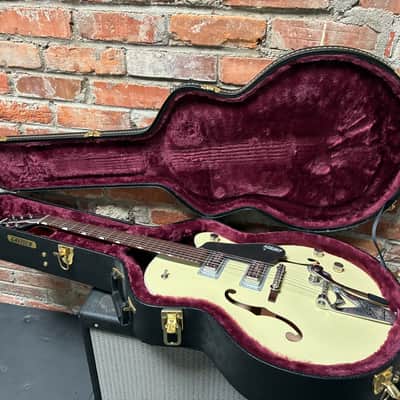 Gretsch G6118T-LIV Players Edition Anniversary with String-Thru Bigsby 2016 - 2020 - 2-Tone Lotus Ivory / Charcoal Metallic image 10