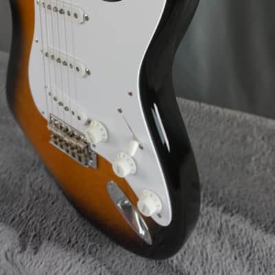 Fender Japan ST57-70TX 2004 Stratocaster 2-Tone Sunburst w/ Texas Special Pickups image 12