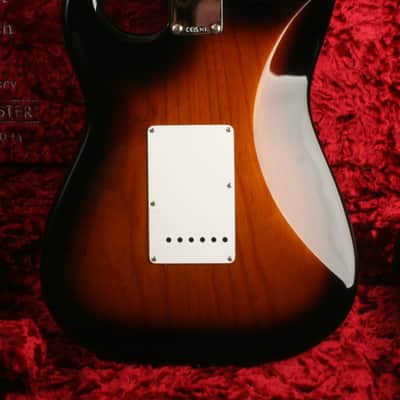 Fender 70th Anniversary American Vintage II 1954 Stratocaster Maple Fingerboard 2-Color Sunburst V702342 image 2