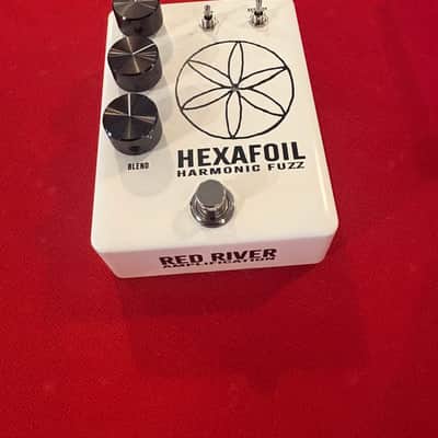 Red River Amplification Hexafoil Harmonic Fuzz - White image 1