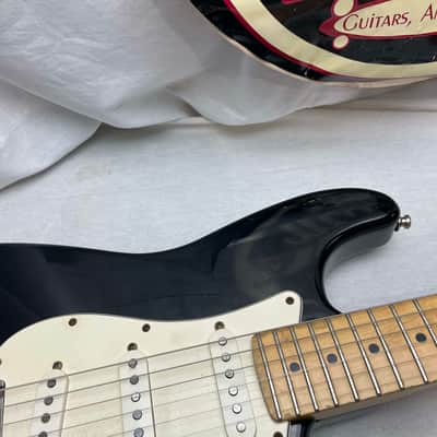 Fender American Standard Stratocaster Guitar 1993 - Black / Maple neck image 4